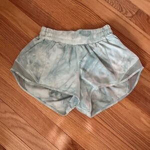 Lululemon Hotty Hot HR Short 2.5 ” *Lined Short Woman’s Size 4